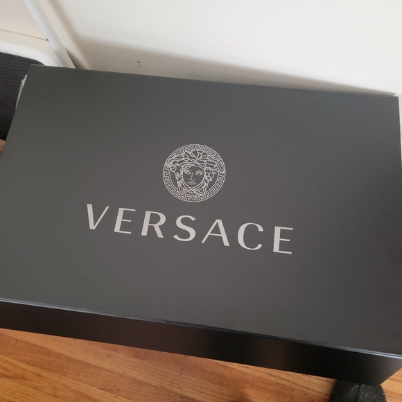 Sweatshirt - Picture 5 of 5